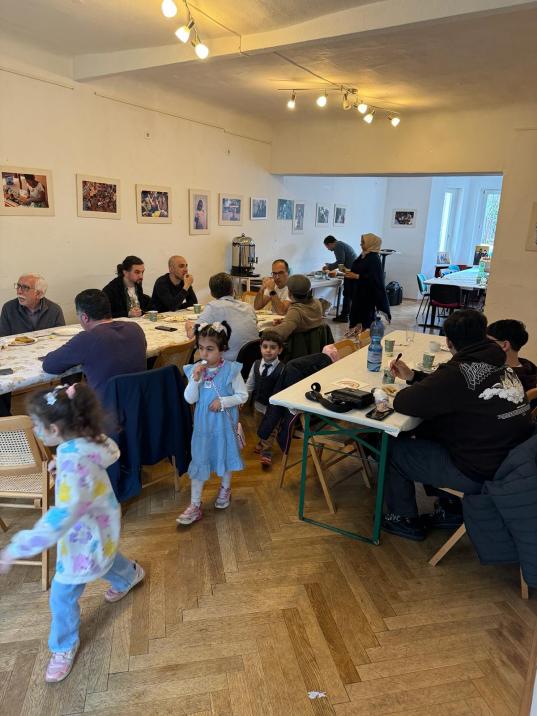 Multikulturelles Zentrum: Ramadan 2024'de Verschiedene Muslimische Gemeinschaften für Iftar-Programme Zusammengekommen"